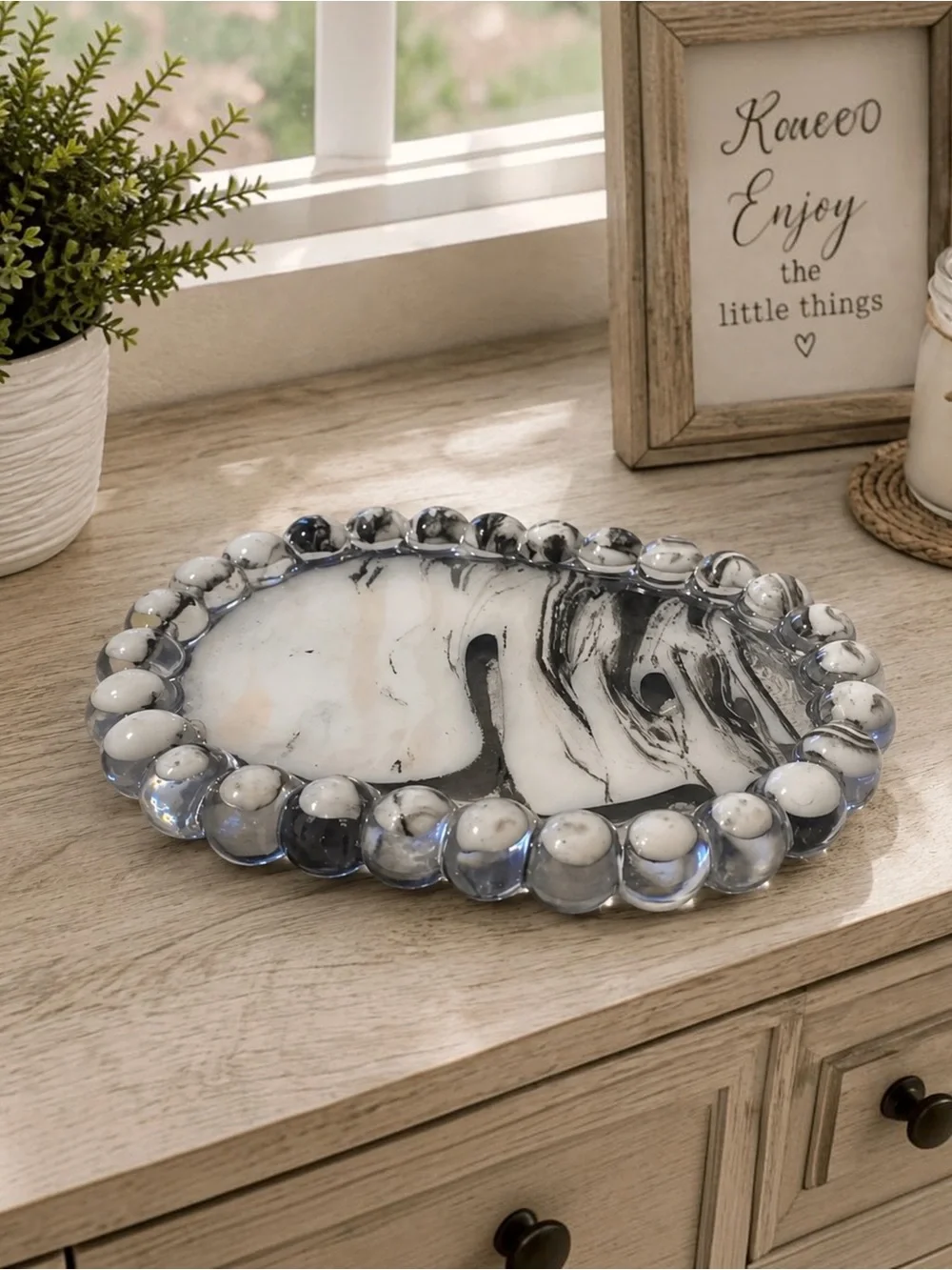 Marble-Effect Resin Dish in Black and White, Catchall tray home decor.